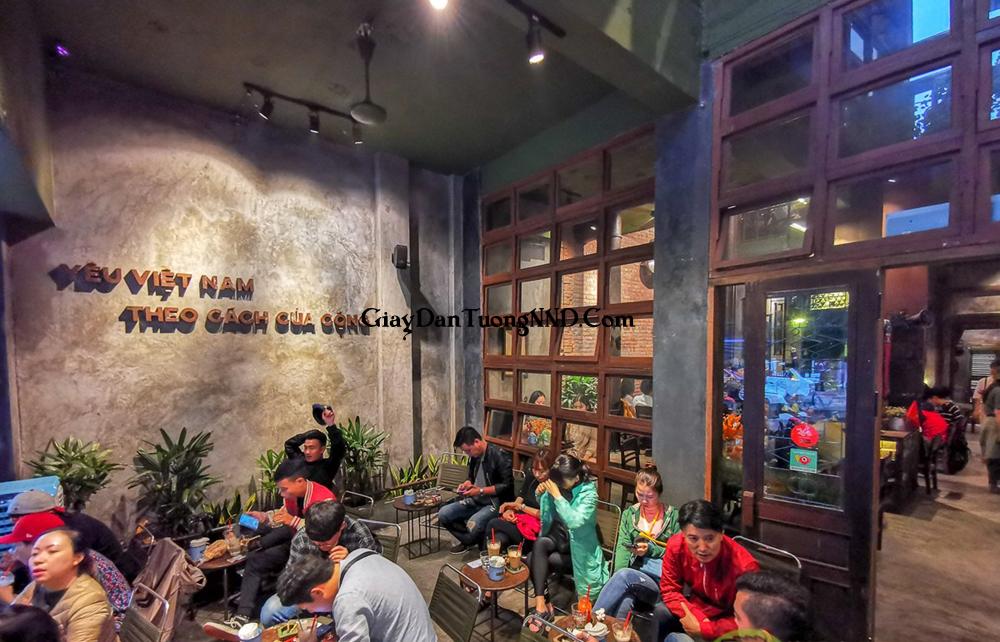 Quán cafe mở sử dụng giấy dán tường giả xi măng là phong cách hiện