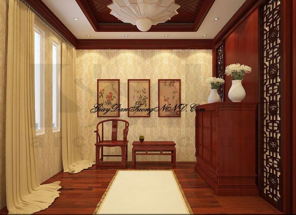 Tông màu vàng của giấy dán tường và rèm cửa kết hợp với màu đỏ của đồ gỗ luôn là giải pháp được ưu tiên hàng đầu khi trang trí cho phòng thờ