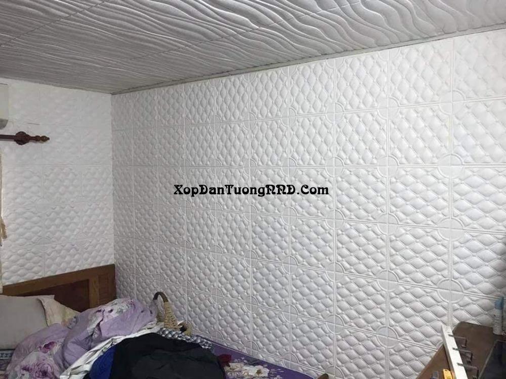 Trang trí phòng ngủ bằng xốp dán tường hoa văn giả da
