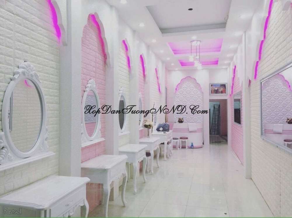 kết hợp 2 màu xốp dán tường hồng và trắng cho không gian salon tóc