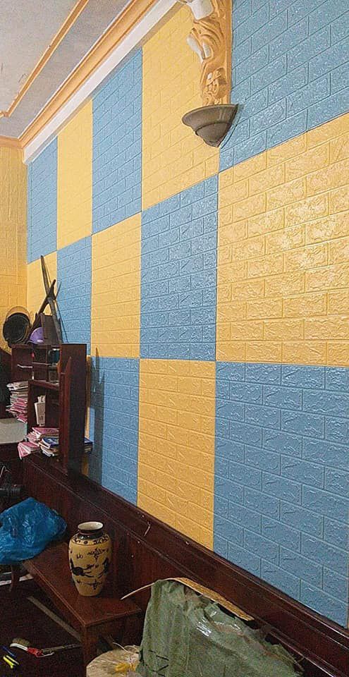 Kêt hợp xốp dán tường màu vàng và màu xanh dương đậm