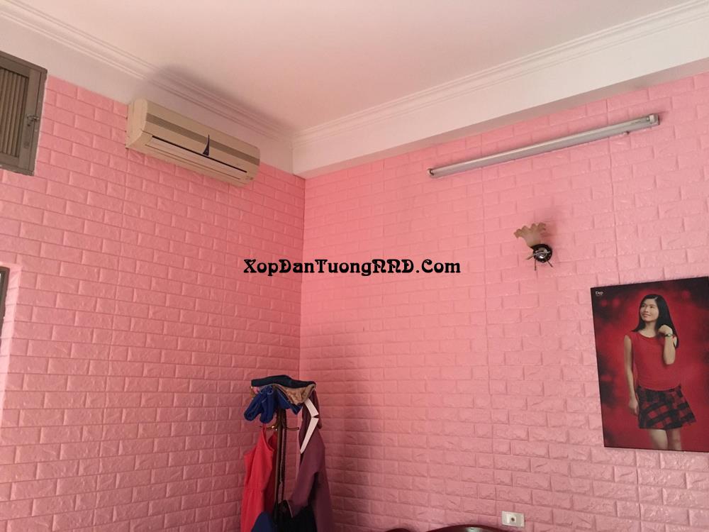 Xốp dán tường màu hồng
